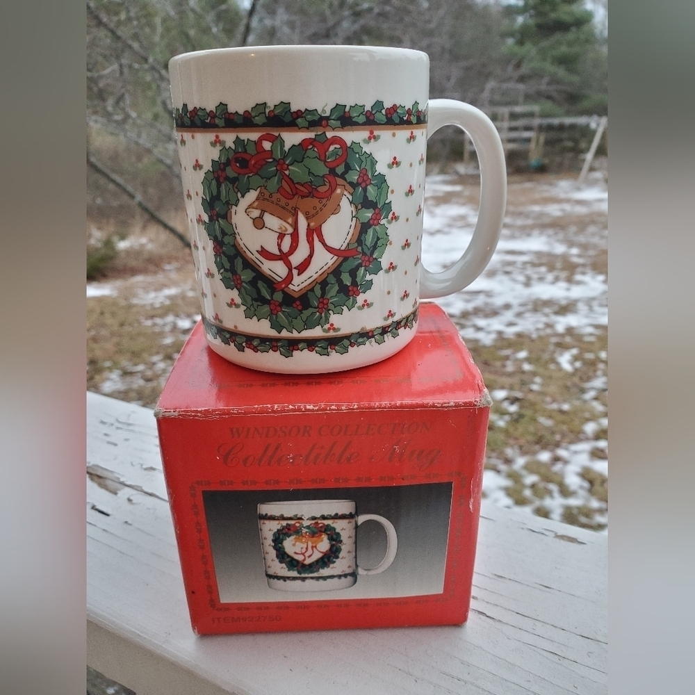 Windsor Collection Christmas Mug with Mistletoe Design